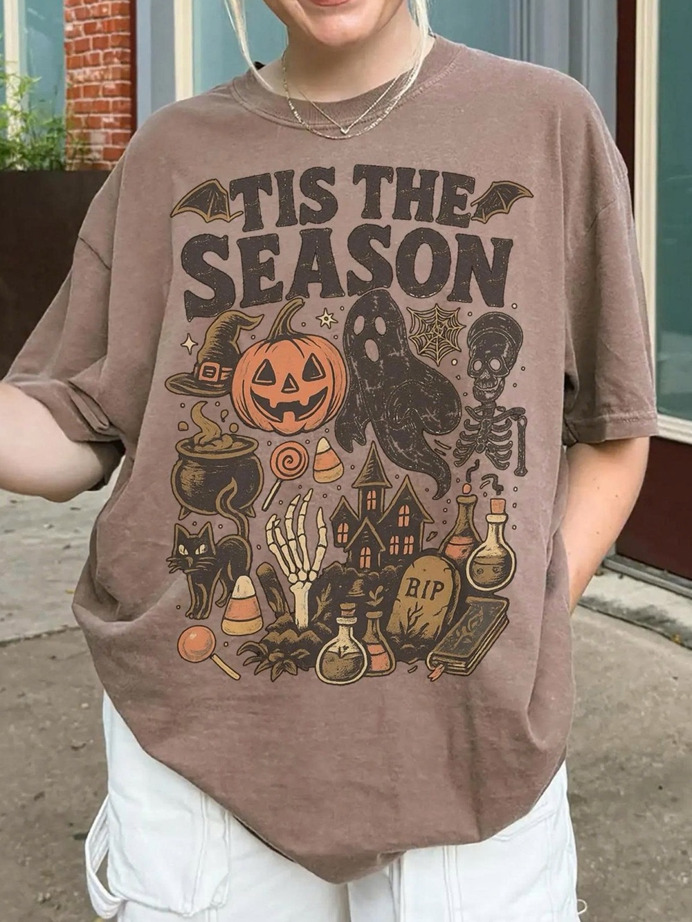 Unbranded 'Tis The Season' Brown Halloween Graphic Tee
